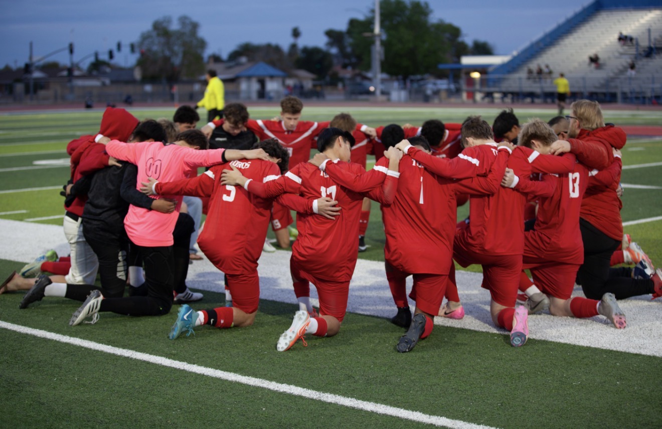Mountain View boys soccer team huddling under the lights